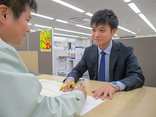 お客さま（建設会社）が来店